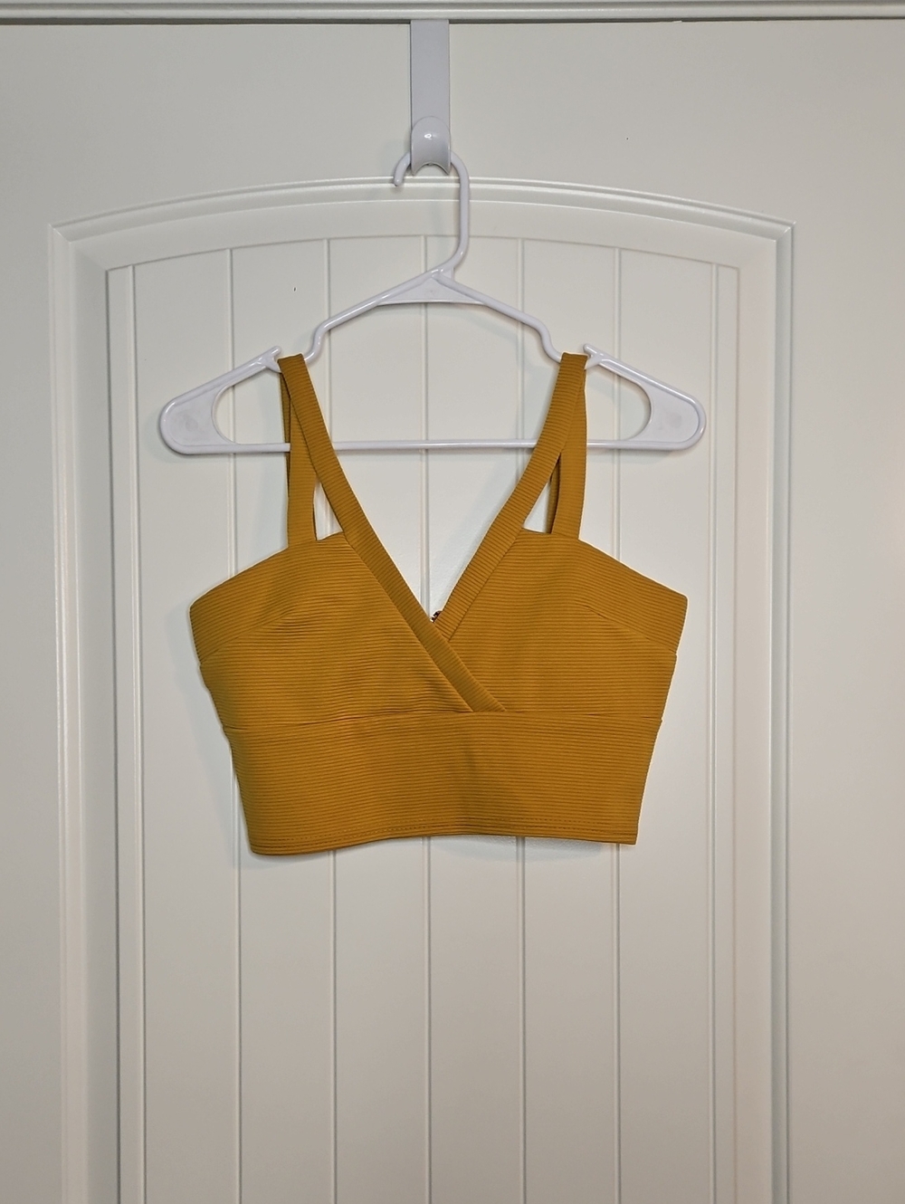 8birdies Ribbed V-Neck Crop Tank Top